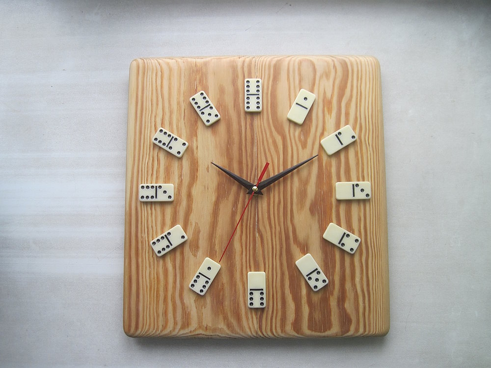 Часы Домино деревянные